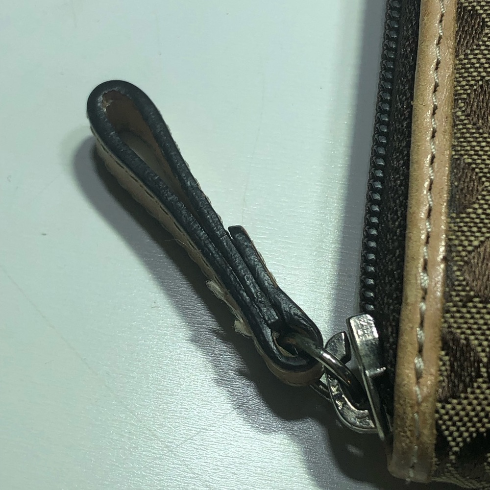 COACH Brown and Tan Signature Zip Around Wallet / Checkbook / Credit Cards - Picture 6 of 14